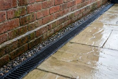 Drainage Against a House Wall: Gravel, Channel and French Drains